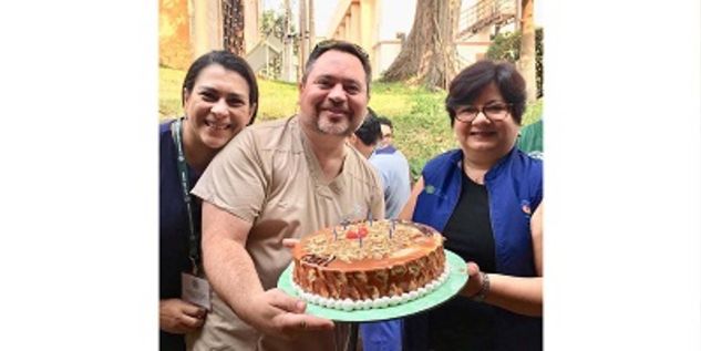 Our customers become close friends. While attending a workshop in El Salvador, Central America, in 2019, Dr. Patricia Calderón, Chief of plastic surgery at the Children’s hospital in San Salvador, found out it was my birthday and decided to throw a surprise birthday party.