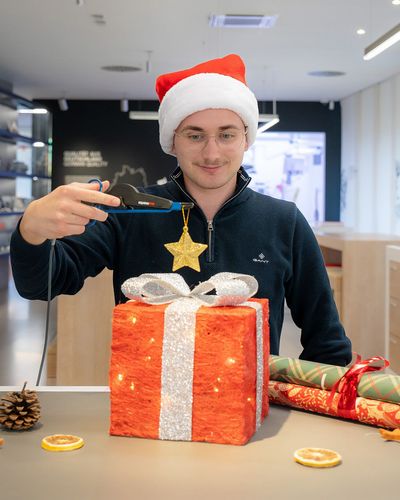 🎁 Door 22: The marClamp® Cut IQ 23 is wrapping up Christmas 🎁 <br />
<br />
When it sparkles outside and wrapping paper rustles inside, our marClamp® Cut IQ 23 takes on a festive mission. <br />
 <br />
Usually known for lightning-fast vessel sealing and precise cuts in the OR – today, it’s wrapping gifts with surgical precision. <br />
<br />
Cutting paper, trimming ribbons, creating perfect edges – no tape chaos, no dull craft scissors. <br />
Because who says medtech can’t bring holiday cheer? <br />
<br />
This one’s for everyone who knows: Precision doesn’t just save lives – sometimes, it makes the perfect present. <br />
<br />
👉 Open the door and discover more festive surprises in our Advent calendar via the link in bio! <br />
<br />
#KLSMartinGroup #KLSMartin #Surgicalinnovationisourpassion <br />
 <br />
Please note, that not all products are available in all markets. Please contact your local KLS Martin representative for market-specific information.