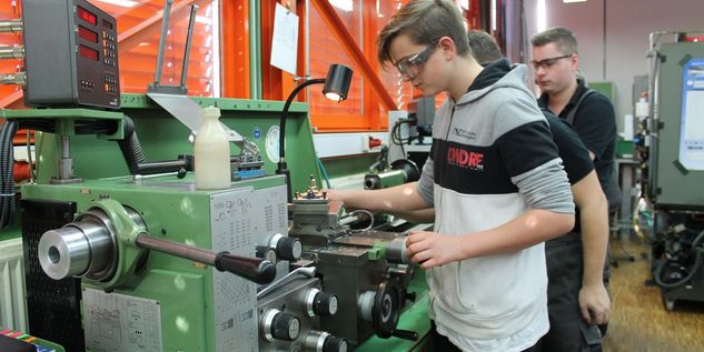 Bildergalerie | Technikunterricht in der Lehrwerkstatt